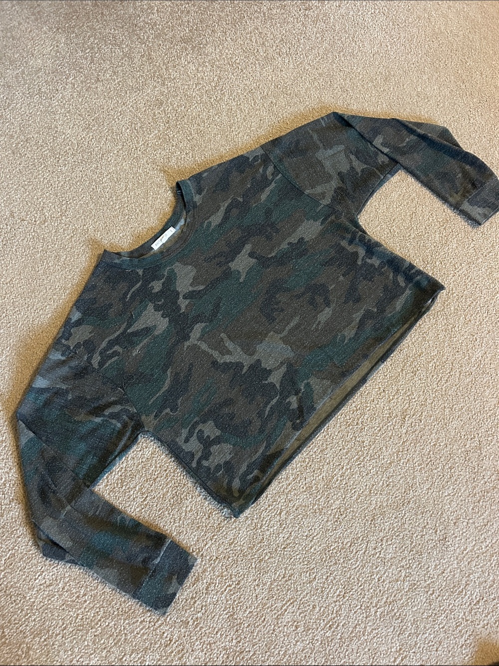 Antistar camo cropped long sleeve top